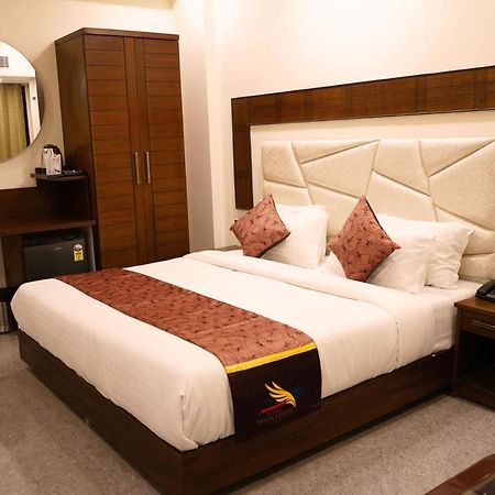 Hotel Doon'S Pride Dehradun Exteriör bild